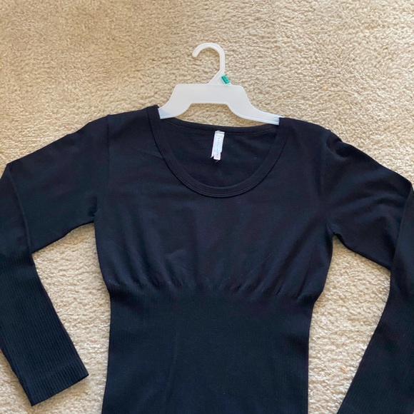 Black top - Picture 1 of 1